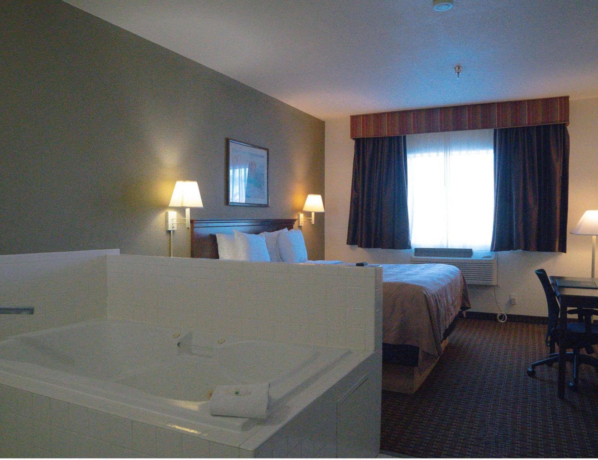 Quality Inn & Suites Юма Екстериор снимка