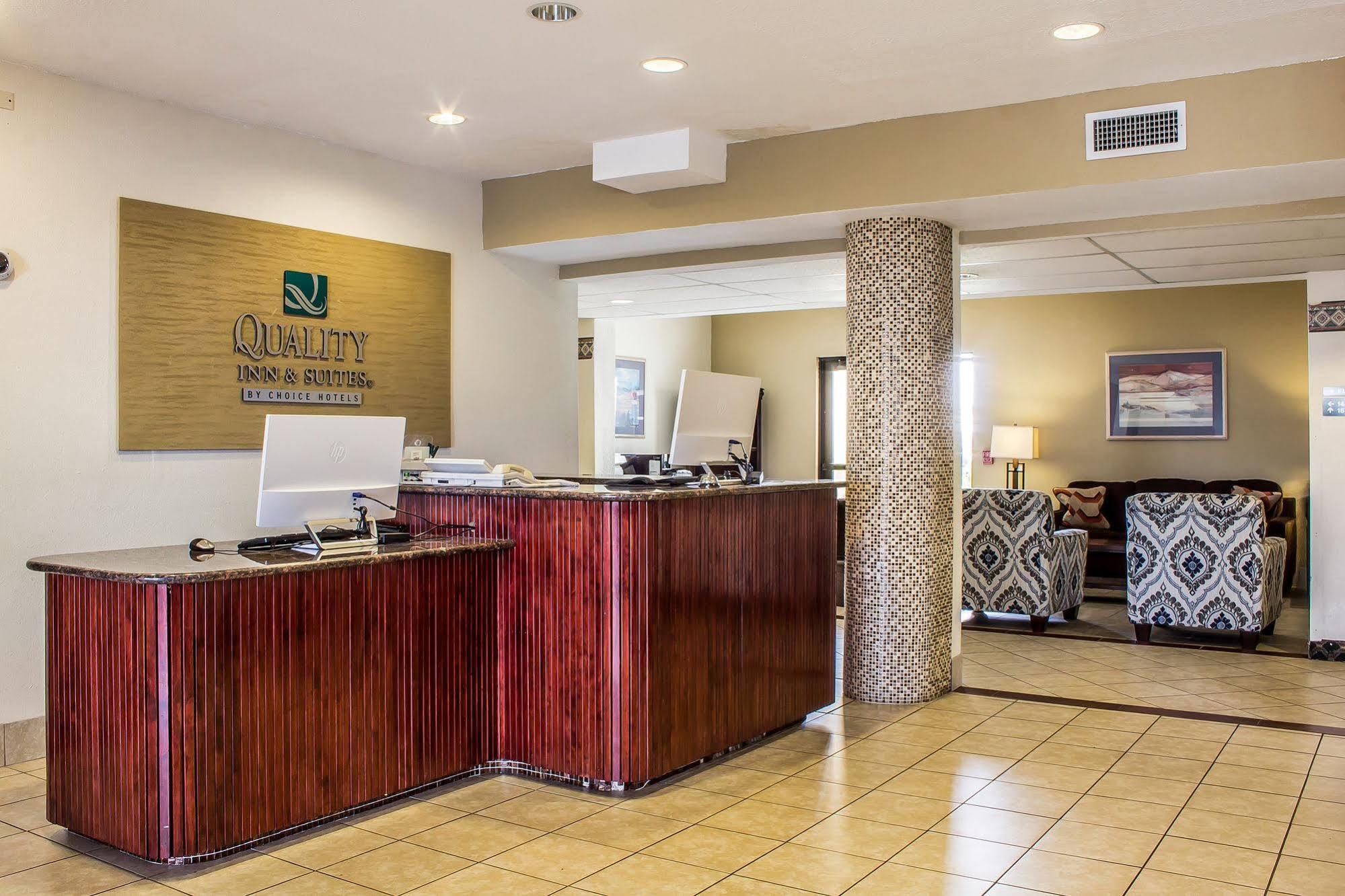 Quality Inn & Suites Юма Екстериор снимка