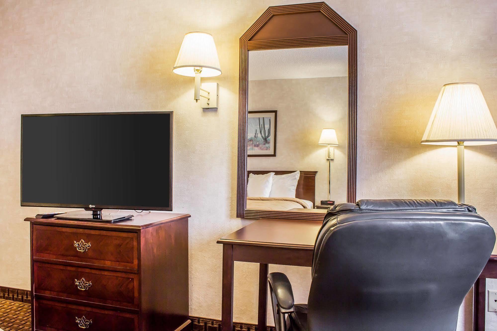 Quality Inn & Suites Юма Екстериор снимка